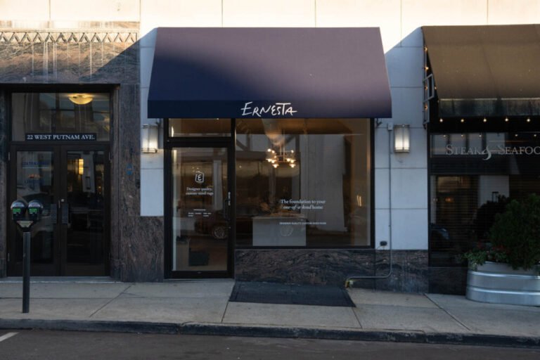 Ernesta opened its third brick and mortar showroom.