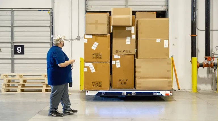 4 arms added robots to Texas warehouse, which allows 50 % decrease product touchs