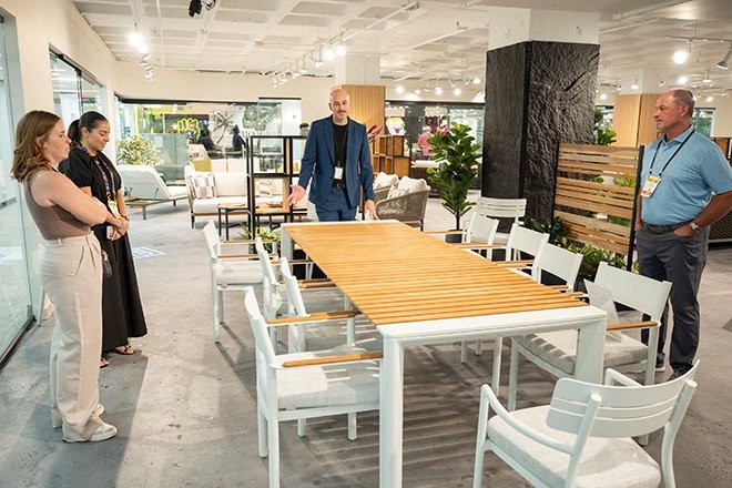 Informal market stage for summer time with prolonged programming in Atlanta